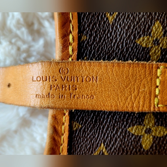 Louis Vuttion Monogram Garment Bag. Vintage Rare find! Stylish and Timeless. - Picture 7 of 14